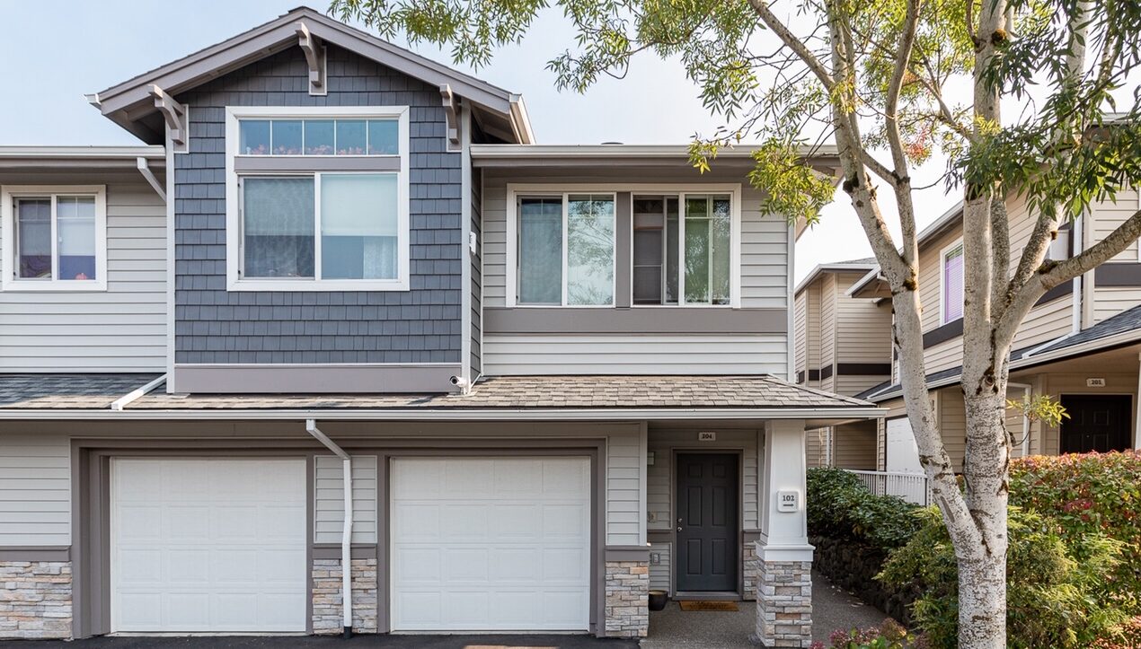 Beautifully Updated Progress Ridge Condo Inhabit Real Estate